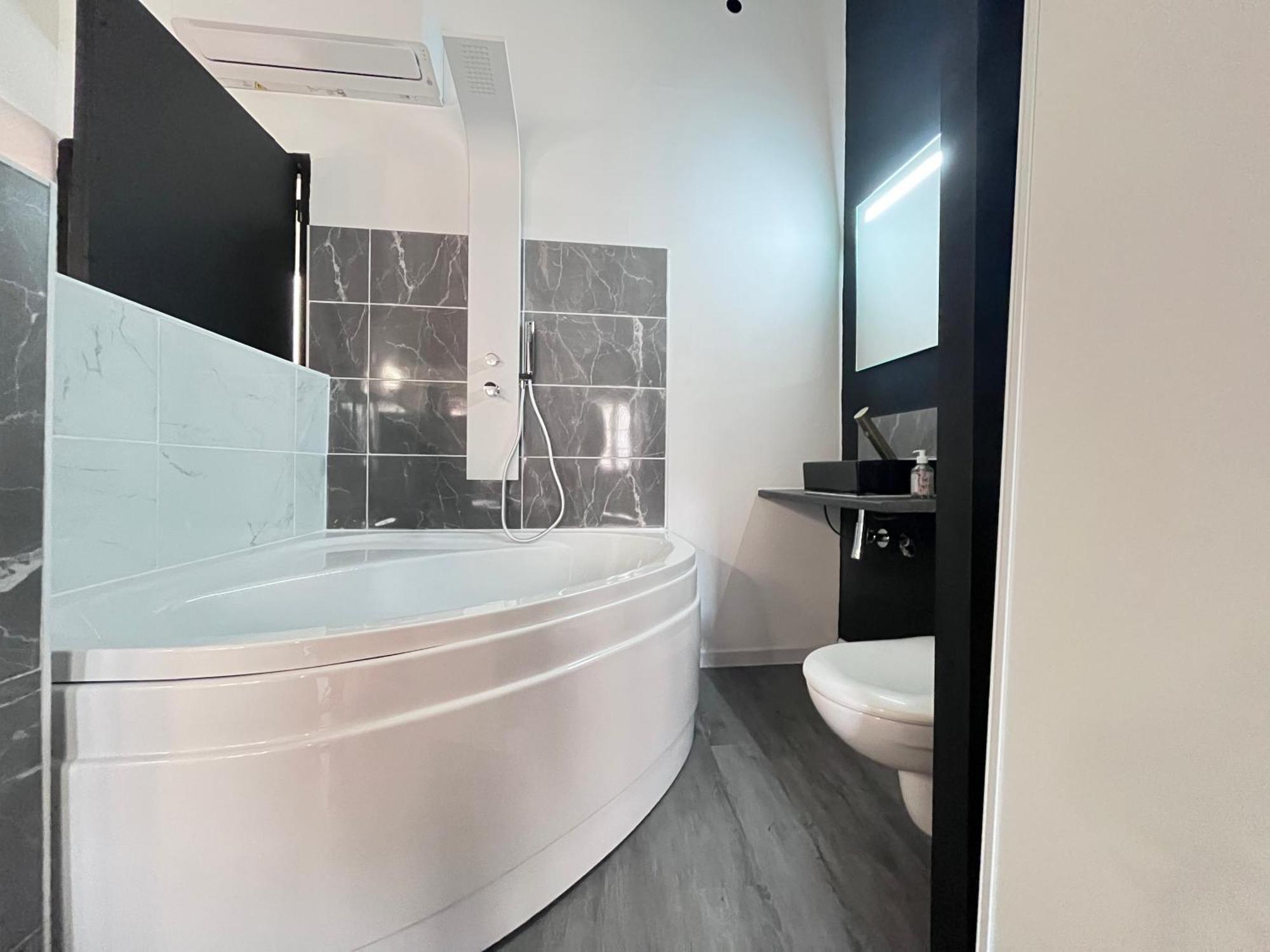 Charmant Studio Baignoire 나르본 외부 사진